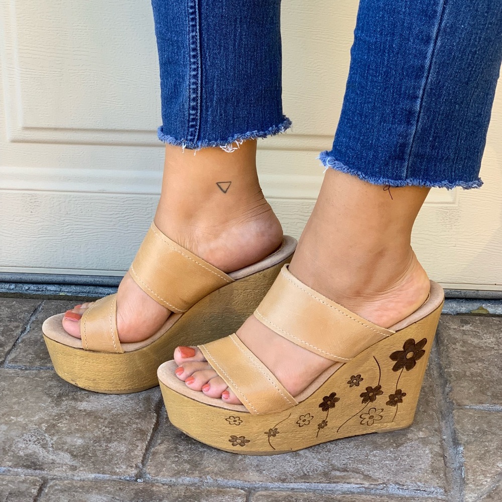 NIB Two Band Slide Floral Wedge Platform Sandal - Picture 2 of 7